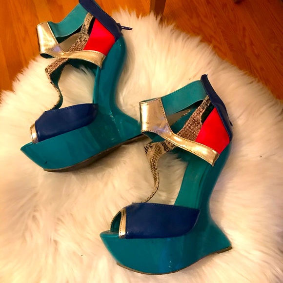 Unique colourful shoes - Picture 2 of 3